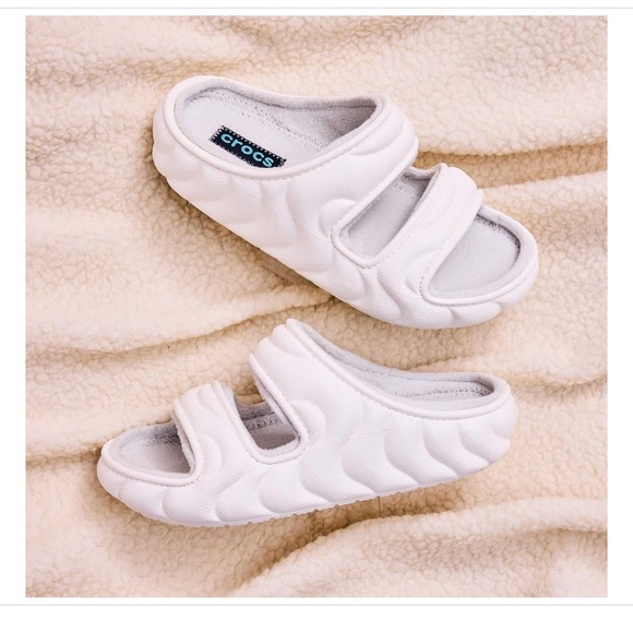 CROCS Shoes - CROCS White Quilted Sandals